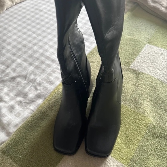 Sleek Black Women's Heeled Boots - Picture 2 of 2